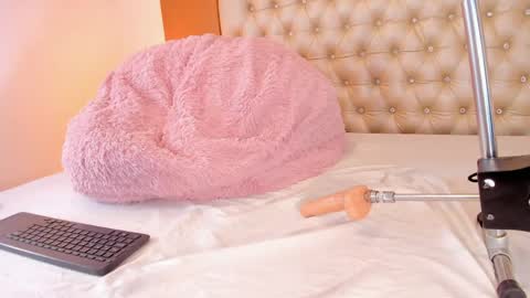 Snapshot of isabellaalux_ chatting on 17, 5, 2026 isabellaalux_ online show from 17, 5, 2026