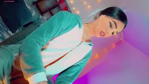 isabellagirs online show from 19, 1, 2026