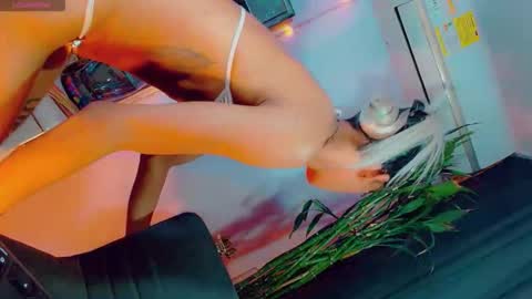 isabellagirs online show from 16, 4, 2026