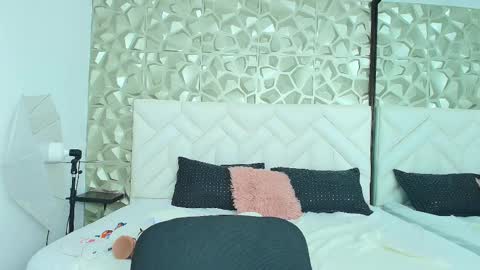 Isabella  online show from 20, 9, 2025