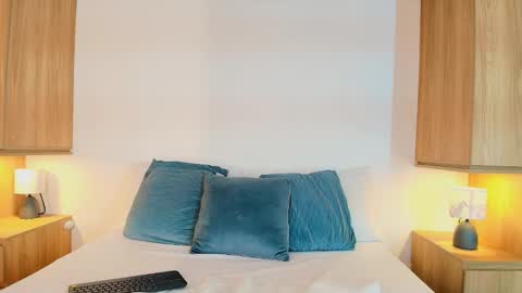 Isabella  online show from 17, 10, 2025