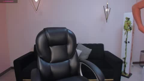 Snapshot of isabellakroft chatting on 8, 3, 2025 Isabella Kroft online show from 8, 3, 2025