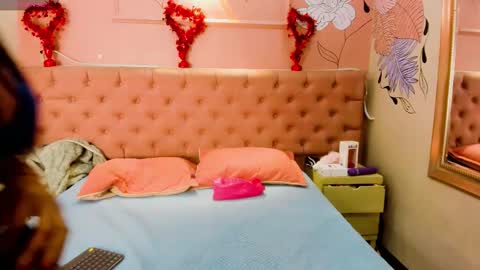 IsabellaLuxe online show from 19, 9, 2025