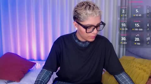 Isabella Mout  online show from 30, 11, 2025