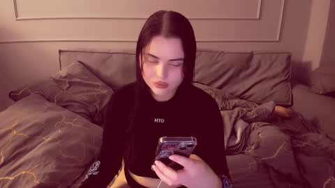 Isabella online show from 12, 11, 2025