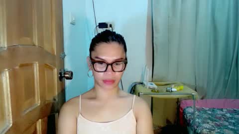 Snapshot of isabelle_amore chatting on 13, 5, 2026 Ysa online show from 13, 5, 2026