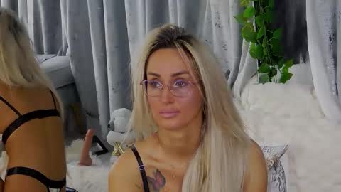 IsabelleEthan online show from 14, 12, 2025