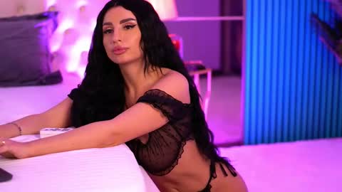 IsabelleHunt online show from 3, 3, 2025