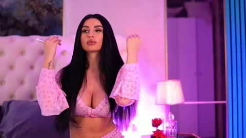 IsabelleHunt online show from 5, 3, 2025