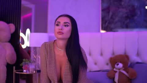 IsabelleHunt online show from 10, 9, 2025