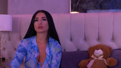 IsabelleHunt online show from 11, 9, 2025