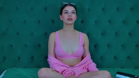 Snapshot of isabellevale chatting on 18, 9, 2025 isabellevale online show from 18, 9, 2025