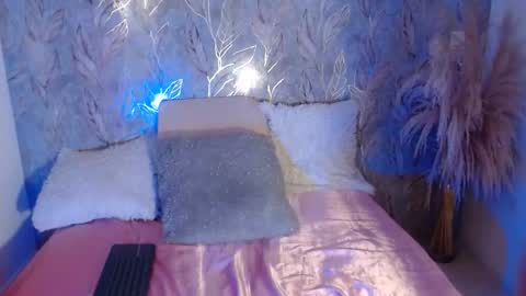 isabellj28 online show from 3, 12, 2025