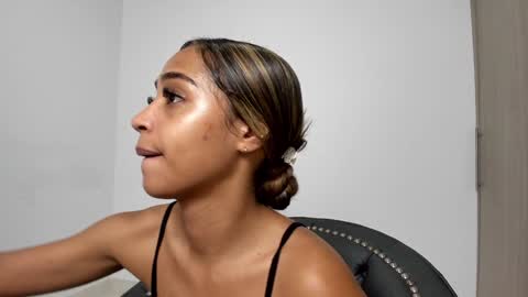 Snapshot of isapetit_ chatting on 4, 12, 2024 Isa Isabella online show from 4, 12, 2024