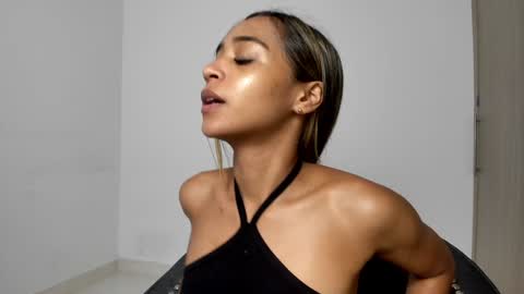 Snapshot of isapetit_ chatting on 5, 12, 2024 Isa Isabella online show from 5, 12, 2024