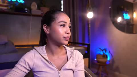 Isa Isabella online show from 22, 10, 2025