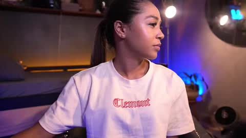 Isa Isabella online show from 23, 10, 2025