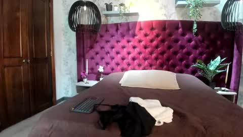 I S A  S AN D E R S  online show from 18, 12, 2025