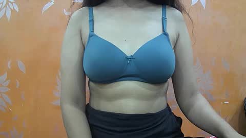 ishika_singh_ online show from 13, 10, 2025