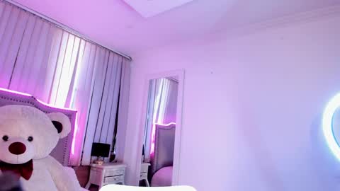 Isis  lohan online show from 1, 10, 2025