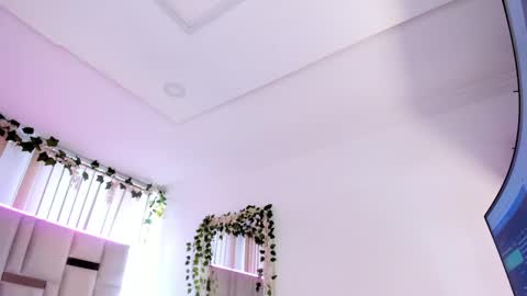 Isis  lohan online show from 3, 10, 2025