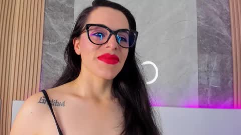 Isis Noir online show from 24, 9, 2025