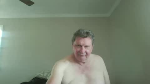 island625103 online show from 20, 9, 2025