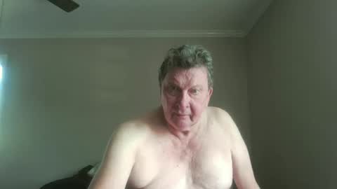 island625103 online show from 22, 9, 2025