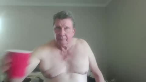 island625103 online show from 26, 9, 2025