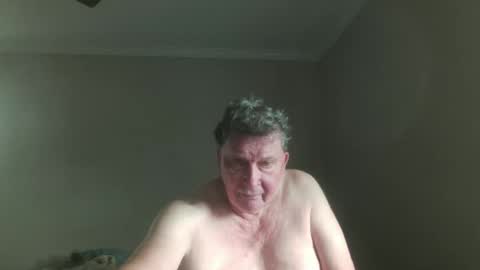 island625103 online show from 20, 10, 2025