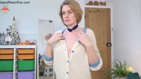 Lou  Peaches online show from 12, 10, 2025