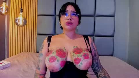 Snapshot of ismaly_castillo chatting on 15, 10, 2025 c online show from 15, 10, 2025