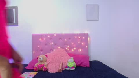 issa_kitty online show from 18, 2, 2025