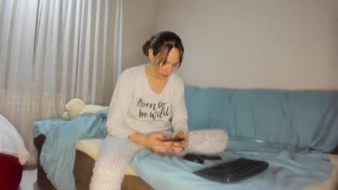 Issabelle online show from 3, 2, 2025