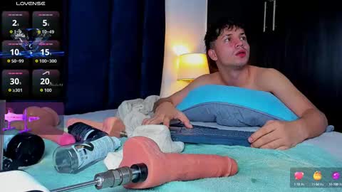 Snapshot of issac_james_ chatting on 12, 10, 2025 ISSAC online show from 12, 10, 2025