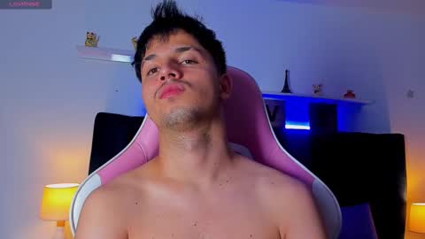 Snapshot of issac_james_ chatting on 14, 10, 2025 ISSAC online show from 14, 10, 2025