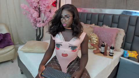 Snapshot of isseymz chatting on 5, 1, 2025 Iseey online show from 5, 1, 2025