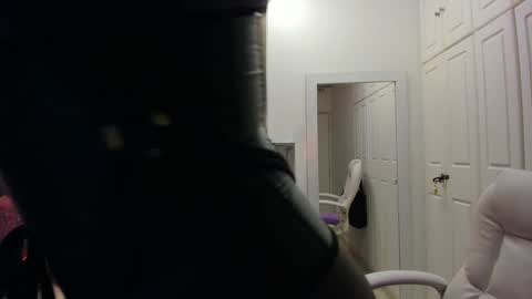 Snapshot of isseymz chatting on 28, 1, 2025 Iseey online show from 28, 1, 2025