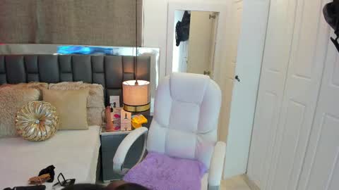 Snapshot of isseymz chatting on 10, 2, 2025 Iseey online show from 10, 2, 2025
