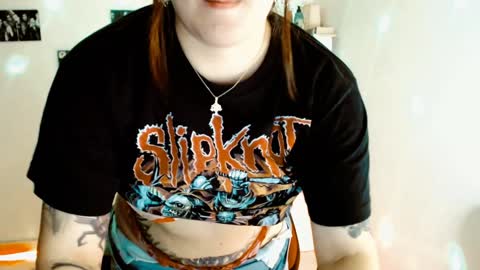 Snapshot of issis_demon chatting on 7, 12, 2024 Yiz online show from 7, 12, 2024