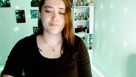 Snapshot of issis_demon chatting on 8, 12, 2024 Yiz online show from 8, 12, 2024