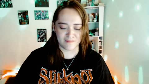 Snapshot of issis_demon chatting on 14, 12, 2024 Yiz online show from 14, 12, 2024