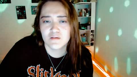 Snapshot of issis_demon chatting on 14, 12, 2024 Yiz online show from 14, 12, 2024