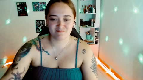 Snapshot of issis_demon chatting on 17, 12, 2024 Yiz online show from 17, 12, 2024