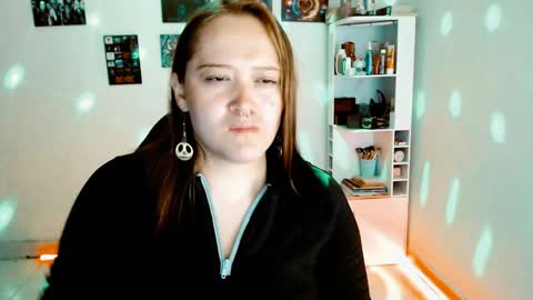 Snapshot of issis_demon chatting on 29, 12, 2024 Yiz online show from 29, 12, 2024