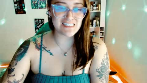 Snapshot of issis_demon chatting on 13, 1, 2025 Yiz online show from 13, 1, 2025