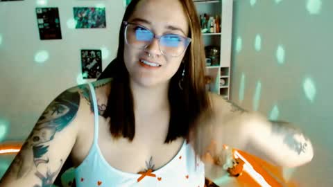 Snapshot of issis_demon chatting on 21, 1, 2025 Yiz online show from 21, 1, 2025