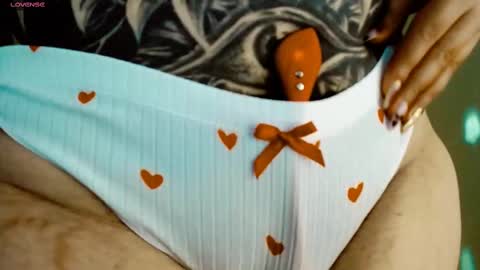 Snapshot of issis_demon chatting on 16, 2, 2025 Yiz online show from 16, 2, 2025