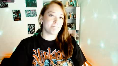 Snapshot of issis_demon chatting on 24, 2, 2025 Yiz online show from 24, 2, 2025