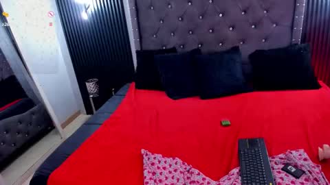 issis_smith online show from 16, 9, 2025